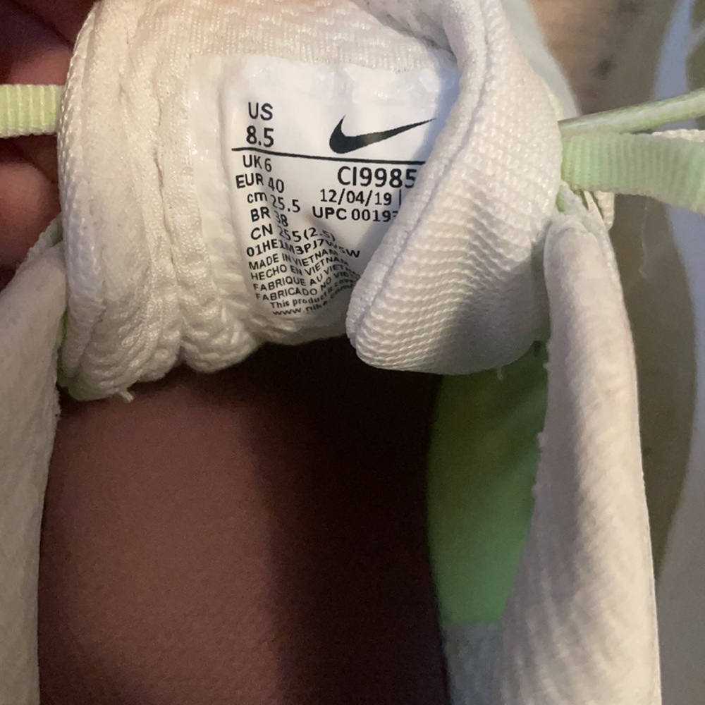 Nike - Picture 2 of 3